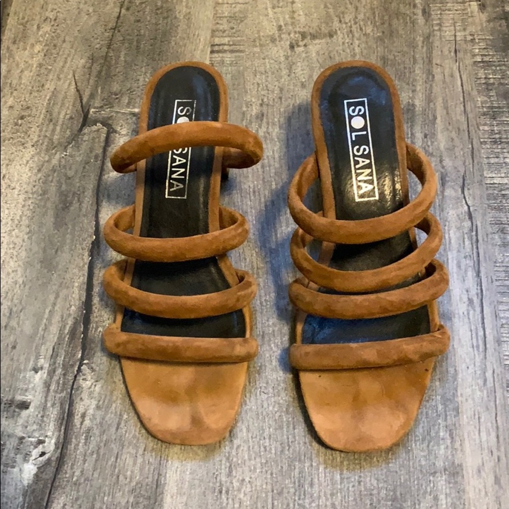 Tan leather strappy sandals
